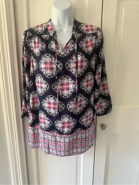 crown & ivy Tops - Crown & Ivy Navy Tunic with Pink and White Medallion Print